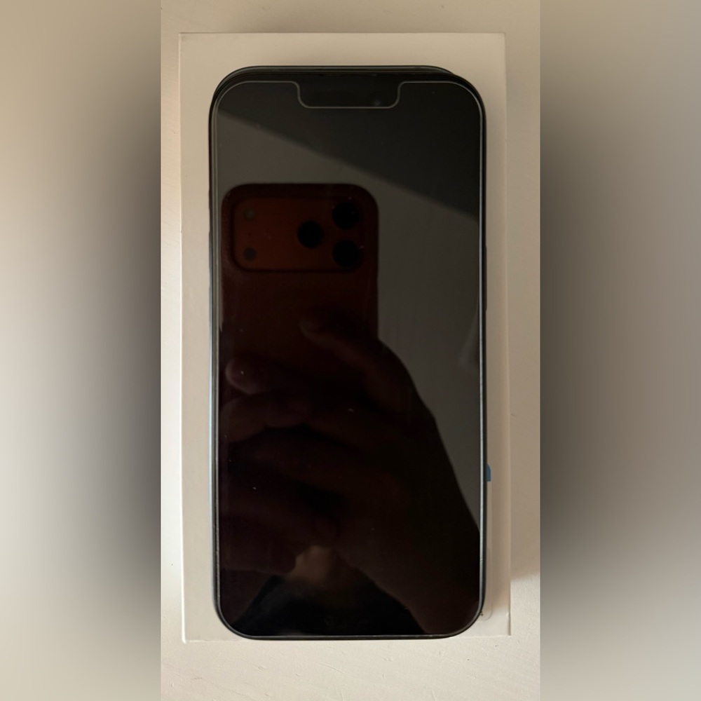 Black IPhone 15-128gb